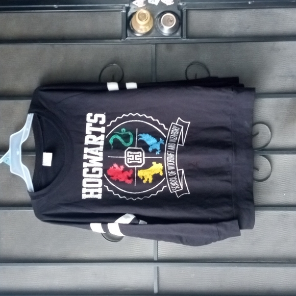 Hot Topic Sweaters - 💜 4/$24 Harry Potter Hogwarts crest long sleeve sweater